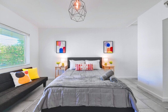 Building Photo - 515 NE 82nd St