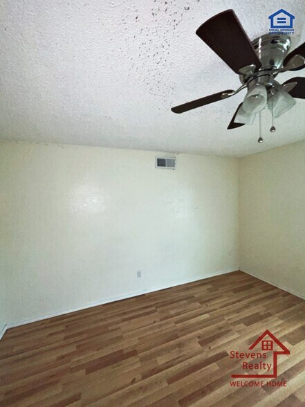 Building Photo - 2111 NW Lindy Ave