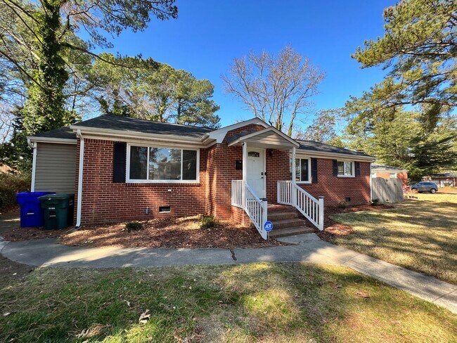 Building Photo - Beautiful one story home in Norfolk