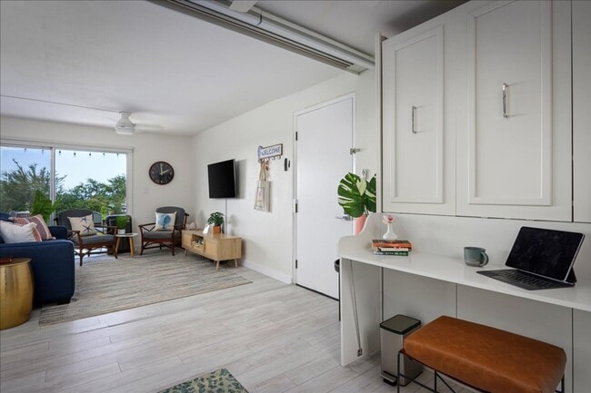 Building Photo - 2 Bedroom 2 Bath Furnished Condo