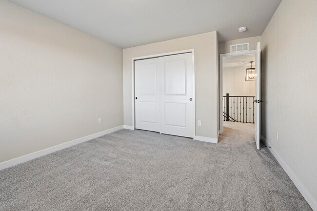 Building Photo - 11197 House Finch Ln