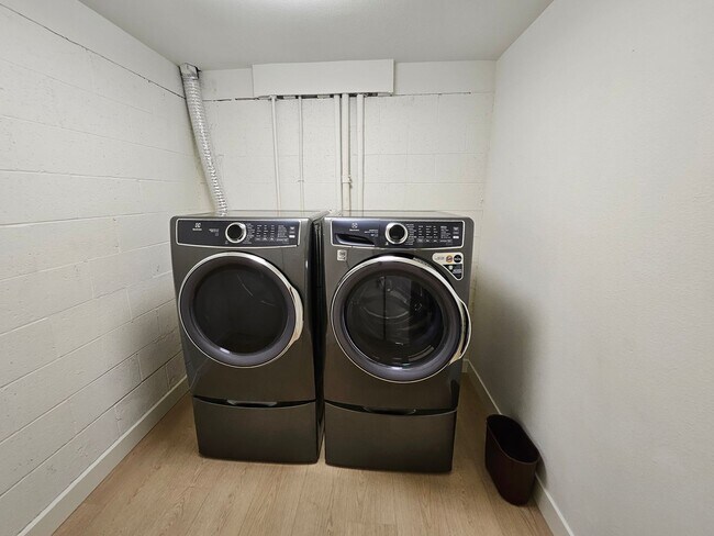 Building Photo - Modern Comfort Meets Convenience — 4-Bedro...