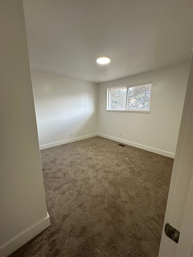 Building Photo - 1076 Virginia Cir