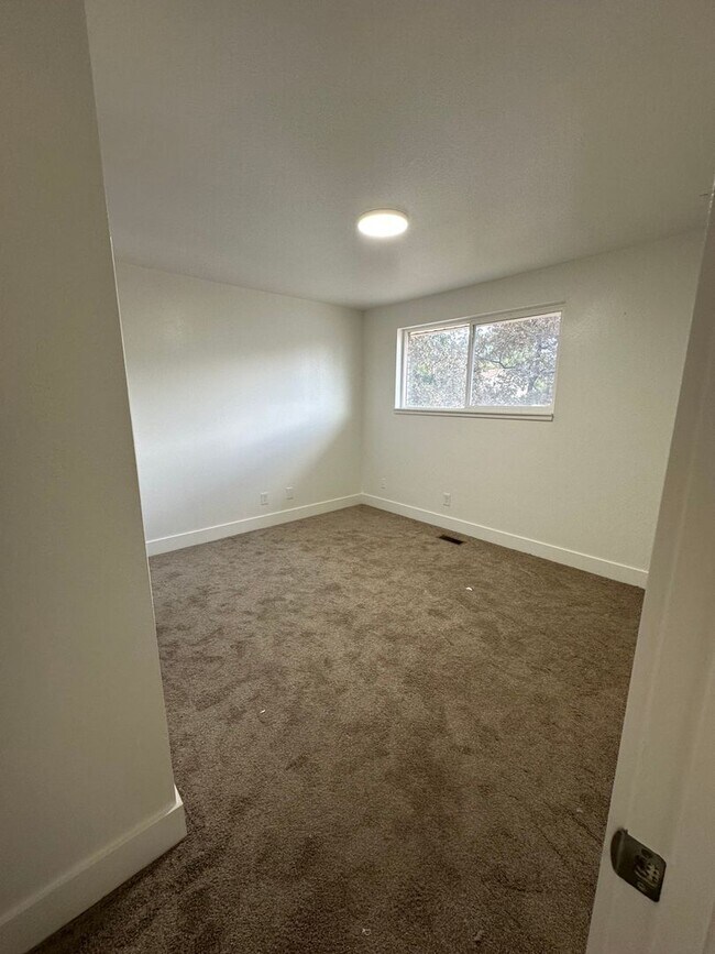 Building Photo - 2 Bed 1 Bath Rental in Orem