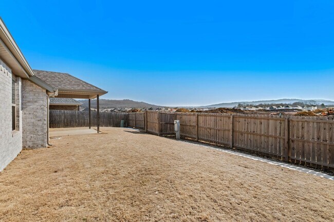 Building Photo - 4-Bed Home in West Fayetteville | Built 2021