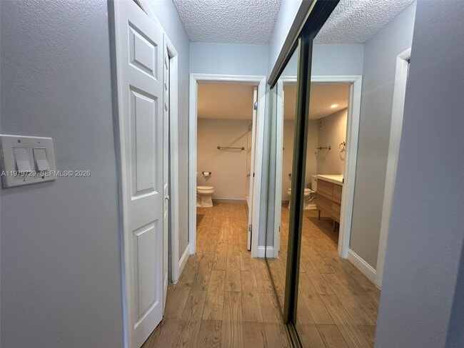 Building Photo - 200 Lakeview Dr