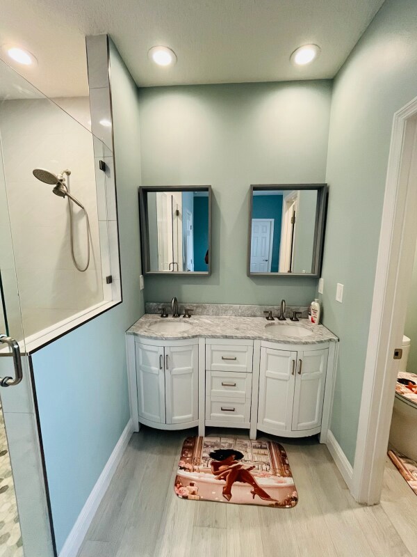 Building Photo - 8640 Rockland Dr