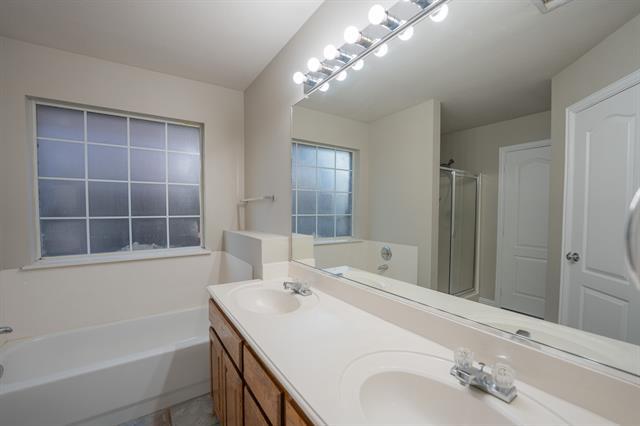 Building Photo - 902 E Aimee St