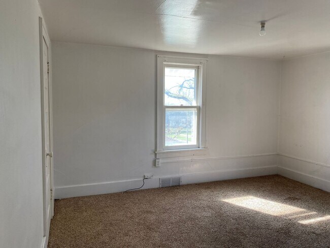 Building Photo - 523 N 12th St