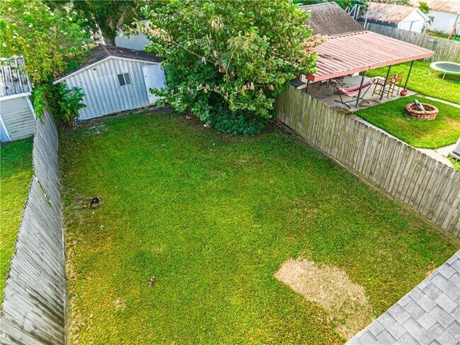 Building Photo - 805 Ave A