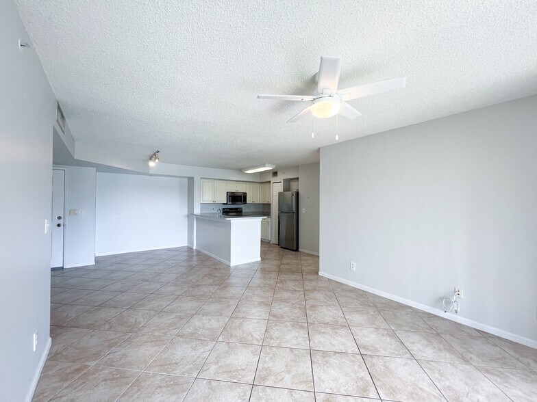 Building Photo - 1265 Wildwood Lakes Blvd