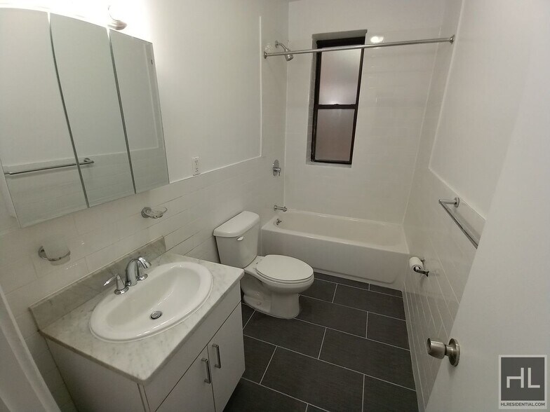 Building Photo - W 178 St