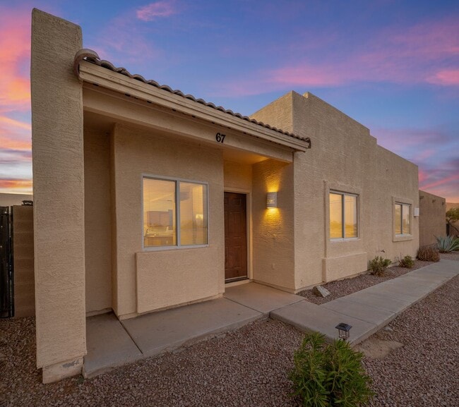 Building Photo - Beautiful 3 bedroom patio home with open f...