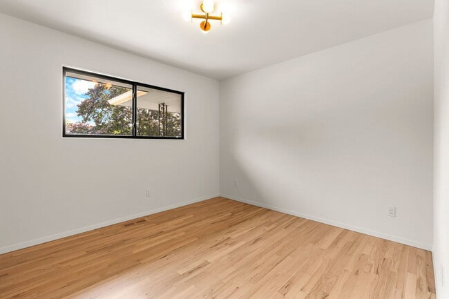Building Photo - 1425 NW 122nd Ave