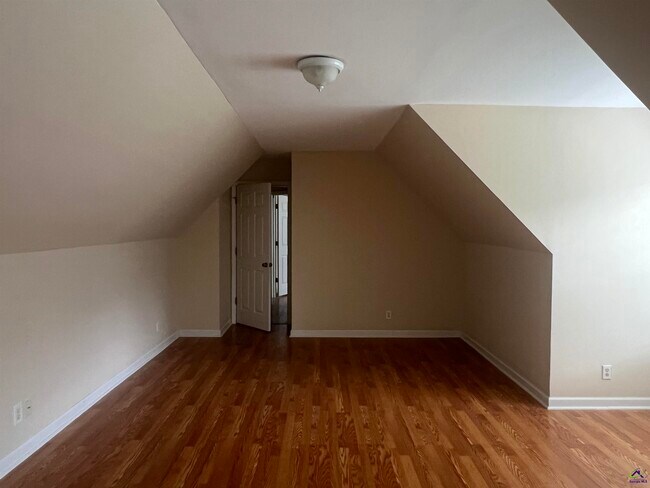Building Photo - 136 Joycliff Cir