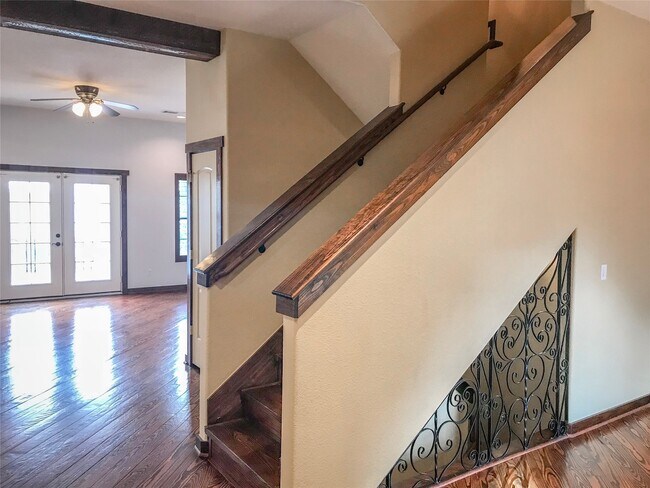 Building Photo - 1432 W 21st St