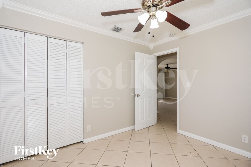 Building Photo - 1520 SW 68th Way