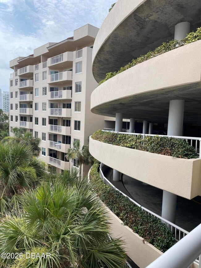 Building Photo - 3 Oceans W Blvd