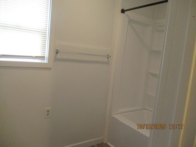 Building Photo - 300 N Tilden St