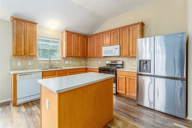 Building Photo - 116 Amberwood Ct