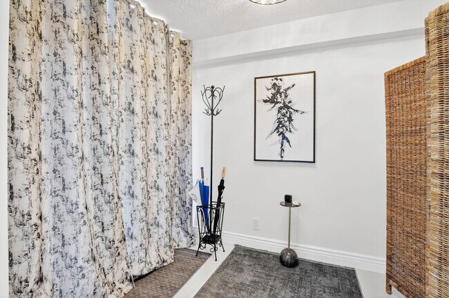 Building Photo - 7233 Promenade Dr