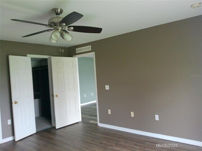 Building Photo - 200 Fish Hawk Dr