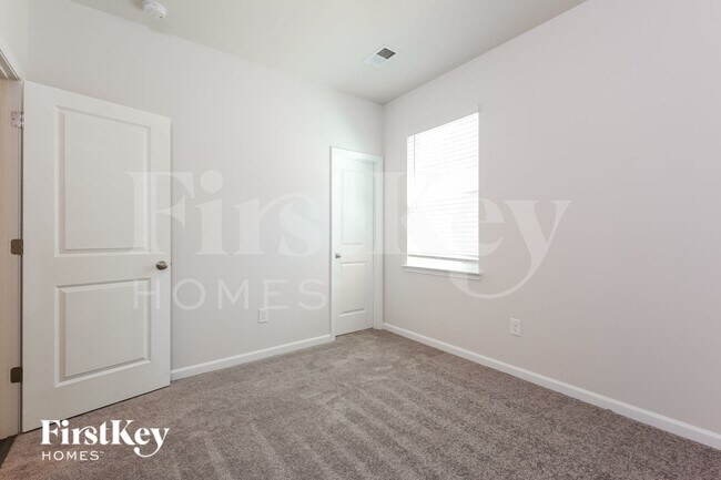 Building Photo - 1111 Mission Hill Ln