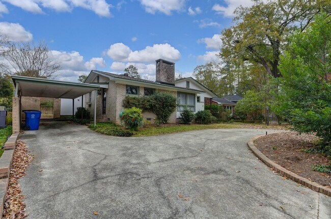 Building Photo - Prime Location! Beautiful Home Only Minutes to The Vista & Downtown