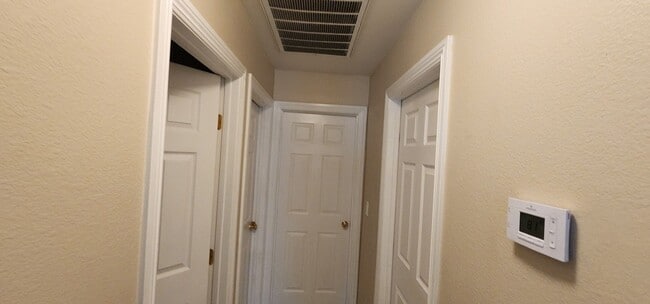 Building Photo - Great single Story Home in Southwest locat...