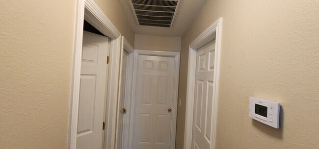 Building Photo - Great single Story Home in Southwest location!