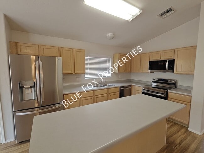 Building Photo - 710 W Calle Alta Loma
