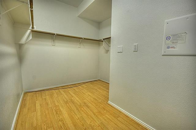 Building Photo - 831 Lake Forest Trl