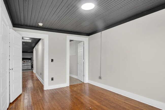 Building Photo - 124 N Mecklenburg Ave