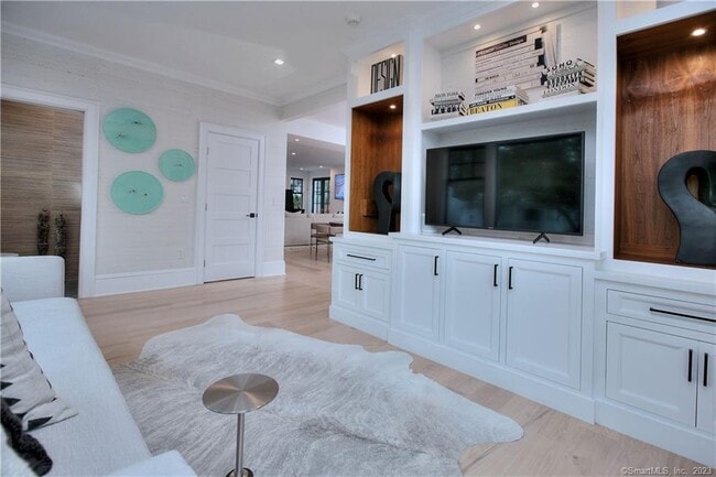 Building Photo - 18 Danbury Ave