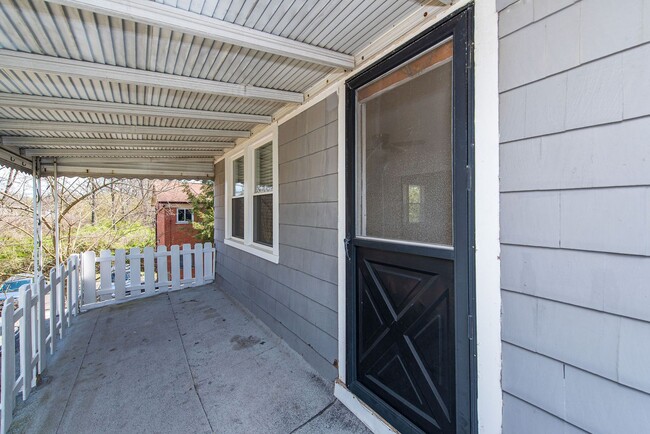 Building Photo - Duplex Home in Norwood