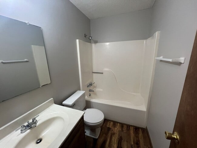 Building Photo - 109 Hickory Grove Dr