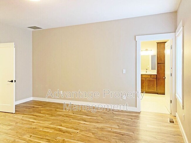 Building Photo - 106 S 21st. St.