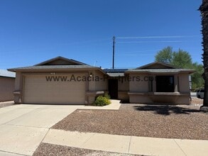 Building Photo - Three bedroom home with spacious great room