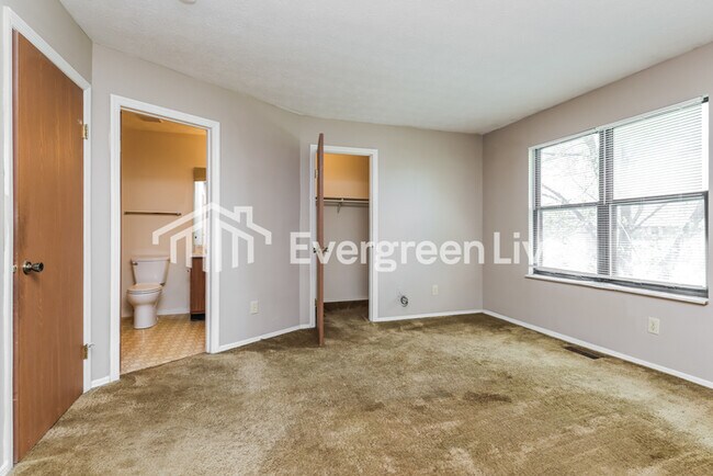 Building Photo - 6544 Rolling Glen Dr