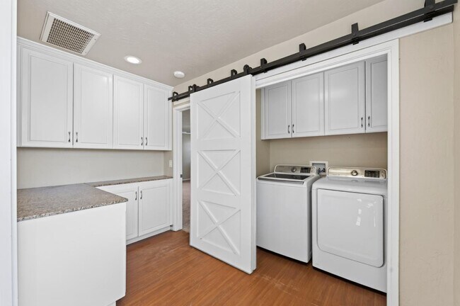 Building Photo - 4105 E Perrin Ave