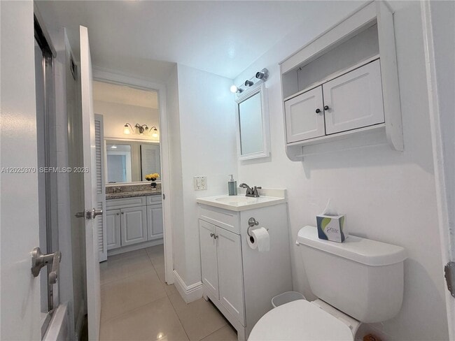 Building Photo - 1825 S Ocean Dr