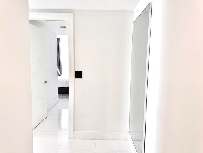 Building Photo - 631 Brickell Ave