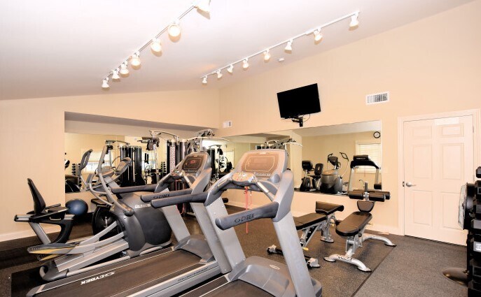 Building Photo - 542 Pewaukee Rd