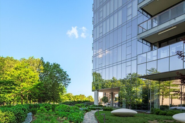 Building Photo - 2100 Hamilton St