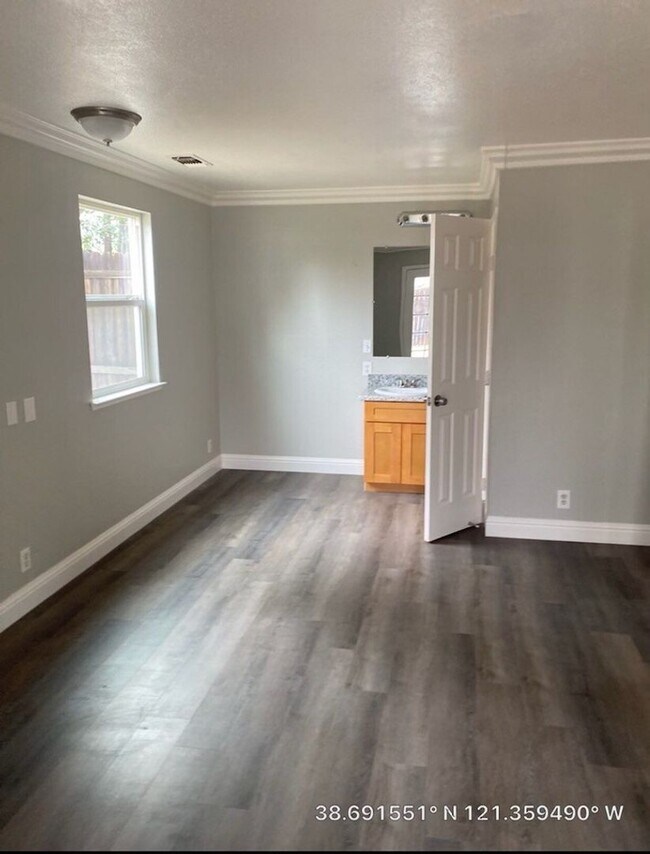 Building Photo - 4 Bed/3 Bath w/Loft.  HURRY won't Last Long!!!