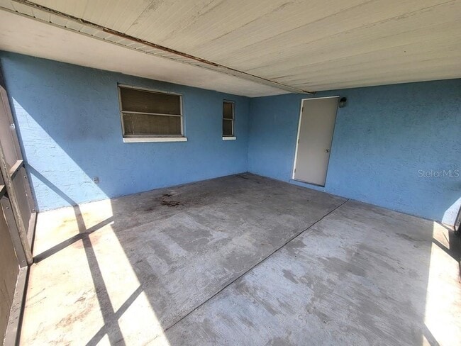 Building Photo - 10920 Oakdale Ave