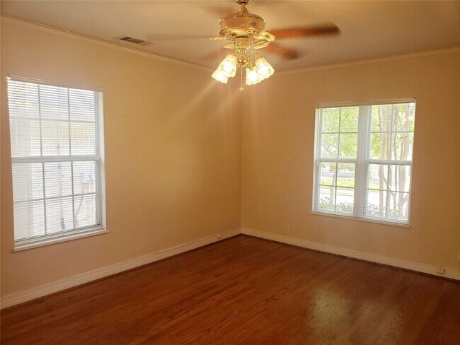 Building Photo - 6219 Penrose Ave