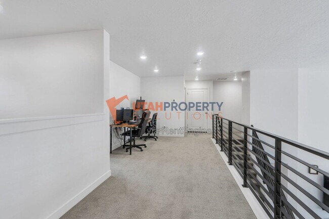 Building Photo - 213 W Prickly Pear Dr