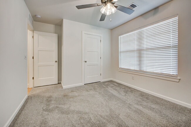 Building Photo - 323 Woodrock St