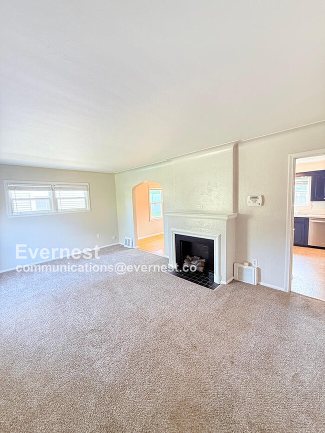 Building Photo - 3852 Wallwerth Dr